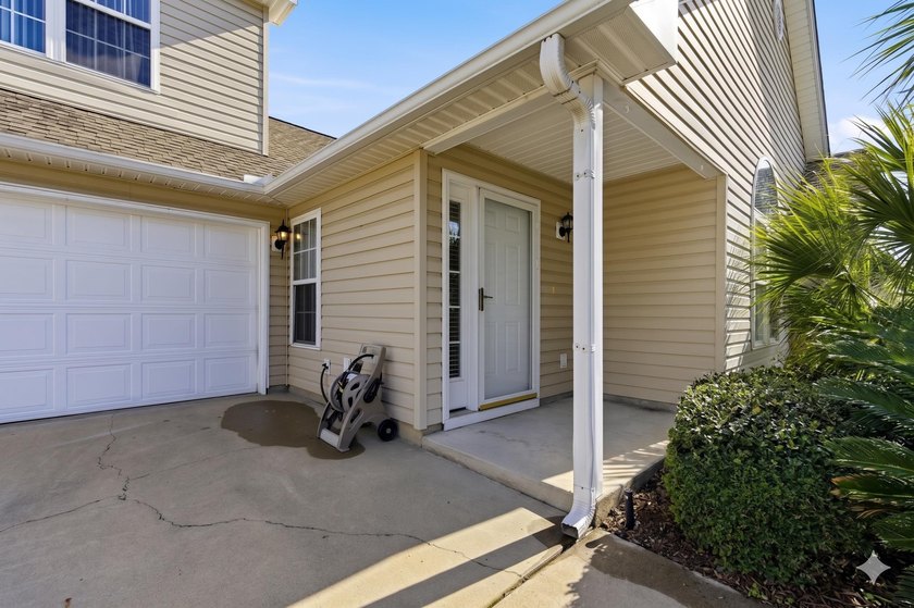 Discover this beautifully updated 3-bedroom, 3-bath - photo 7