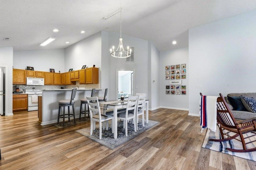 Discover this beautifully updated 3-bedroom, 3-bath - photo 9