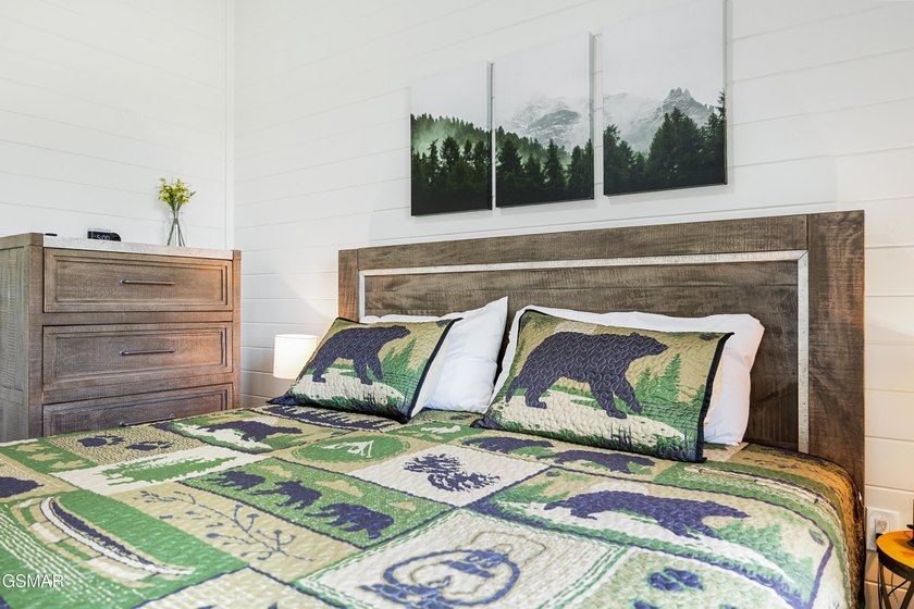 Ready for overnight rental! This cabin has a uniqueness of an - photo 11