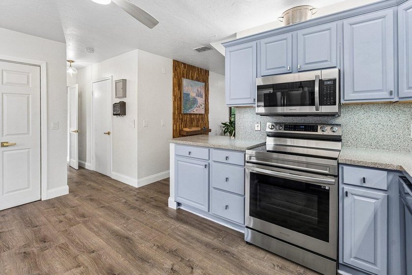 RARE OPPORTUNITY in North Palm Beach with this spacious - photo 12