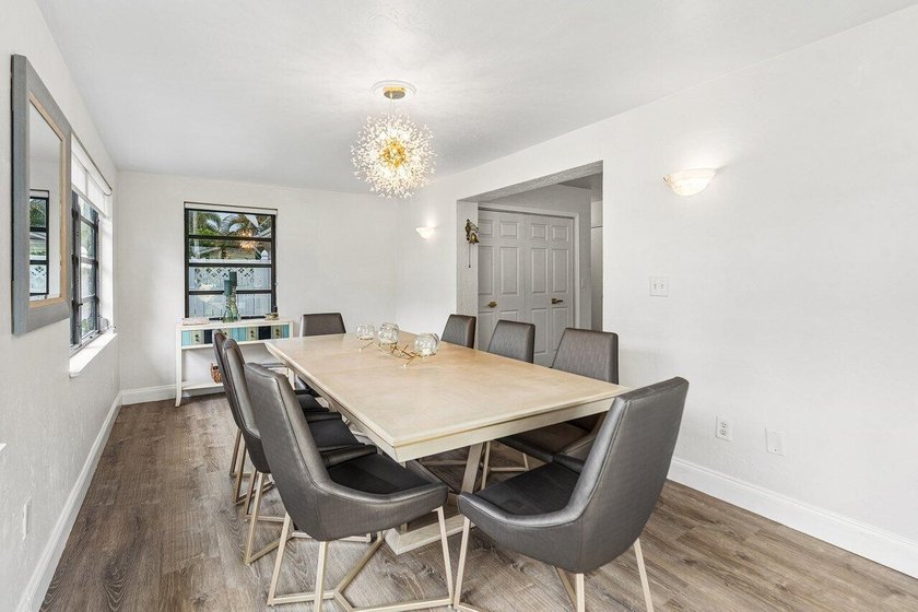 RARE OPPORTUNITY in North Palm Beach with this spacious - photo 15