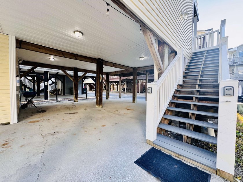 EXCELLENT INVESTMENT! RARE 7 BEDROOM OCEAN VIEW RAISED BEACH - photo 8