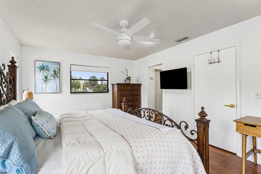 RARE OPPORTUNITY in North Palm Beach with this spacious - photo 20