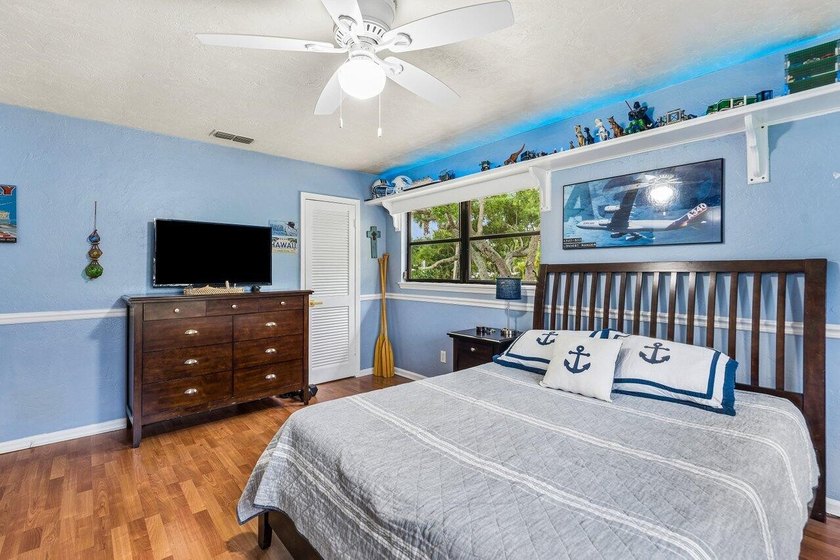 RARE OPPORTUNITY in North Palm Beach with this spacious - photo 29