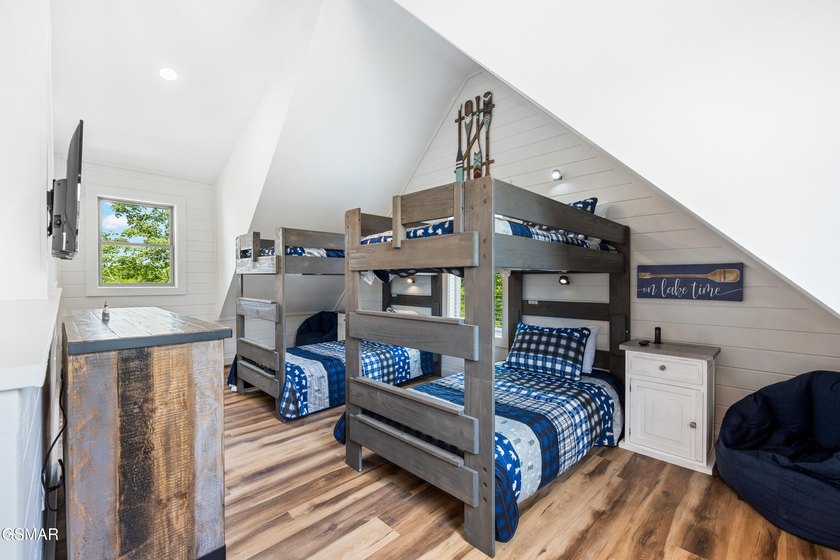 Ready for overnight rental! This cabin has a uniqueness of an - photo 32