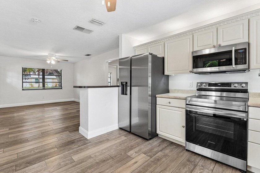 RARE OPPORTUNITY in North Palm Beach with this spacious - photo 37