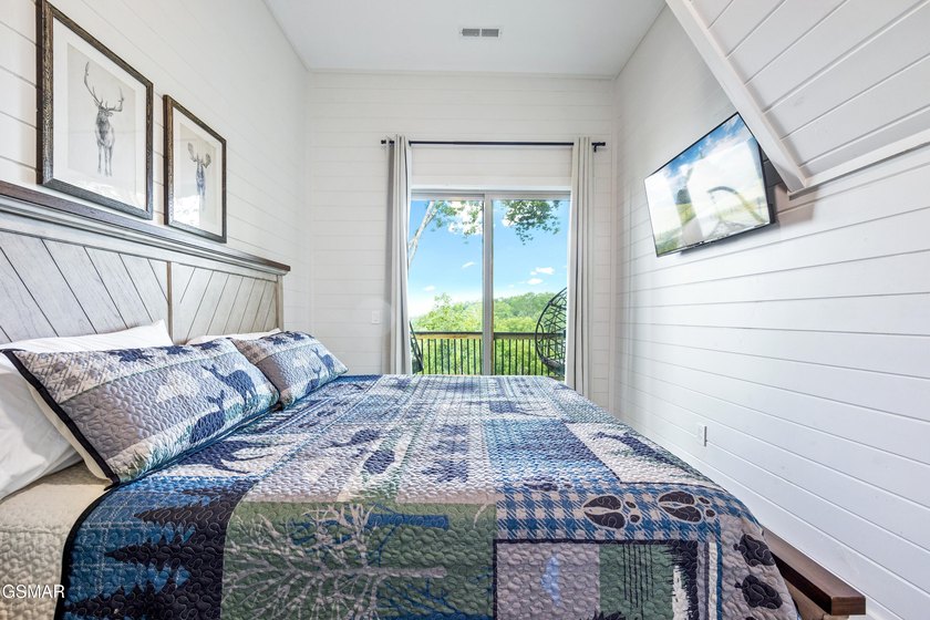 Ready for overnight rental! This cabin has a uniqueness of an - photo 45