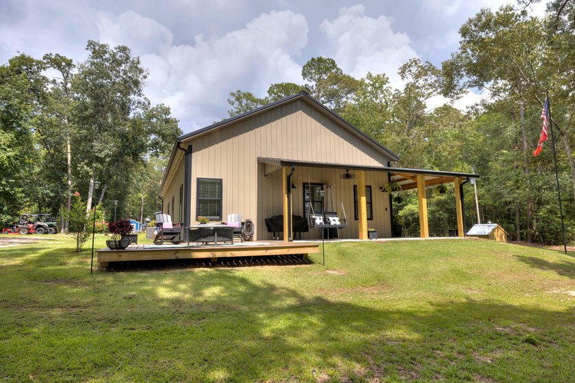 Welcome to this beautifully designed 3BR/2BA barndominium - photo 4
