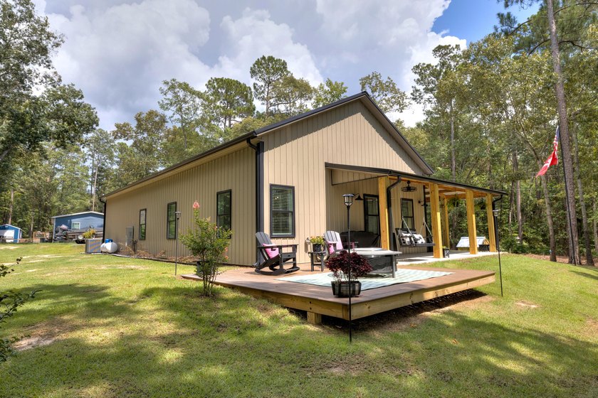 Welcome to this beautifully designed 3BR/2BA barndominium - photo 5