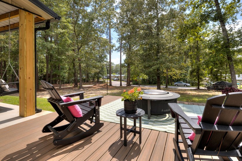 Welcome to this beautifully designed 3BR/2BA barndominium - photo 8