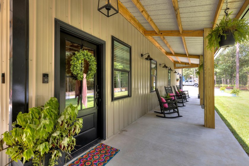 Welcome to this beautifully designed 3BR/2BA barndominium - photo 10