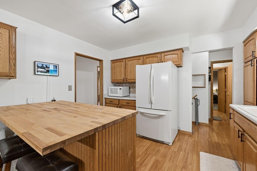 Welcome home to this Caledonia gem tucked away at the end of a - photo 12