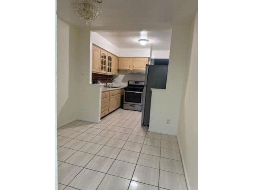CANARSIE - Welcome to 1350 East 85th Street!! This charming - photo 2