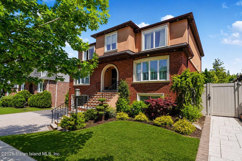 Welcome to 115 Lincoln Street! This extraordinary custom - photo 3