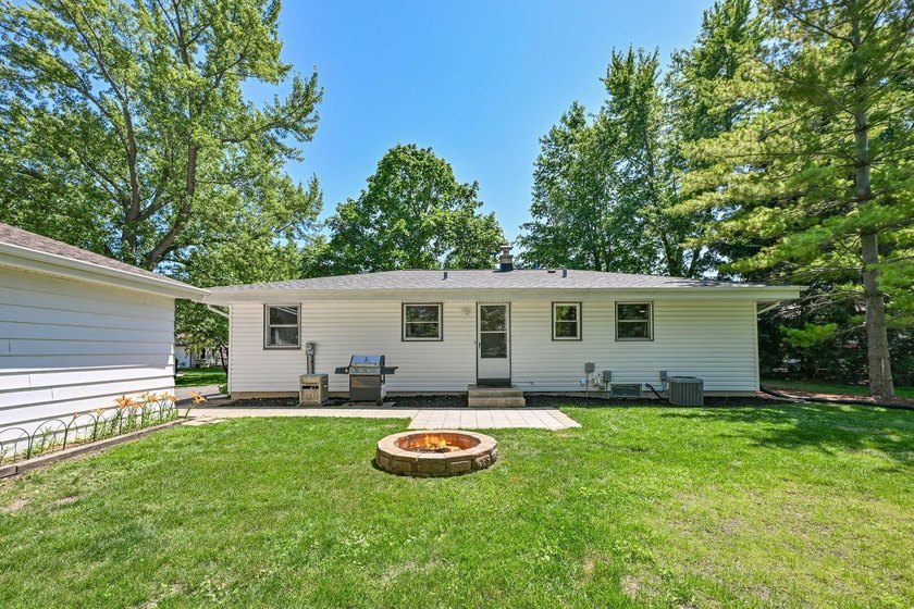 Welcome home to this Caledonia gem tucked away at the end of a - photo 25