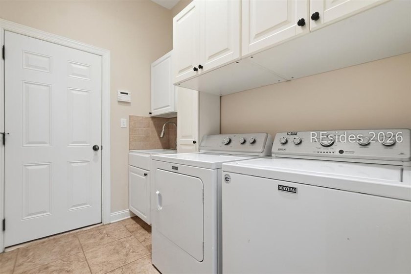 Welcome to 4 Southington Circle in the prestigious gated - photo 29