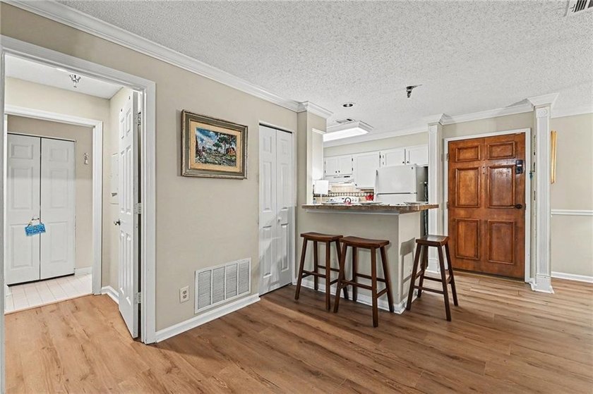 Welcome to this handsome and inviting 2-bedroom, 2-bathroom - photo 8