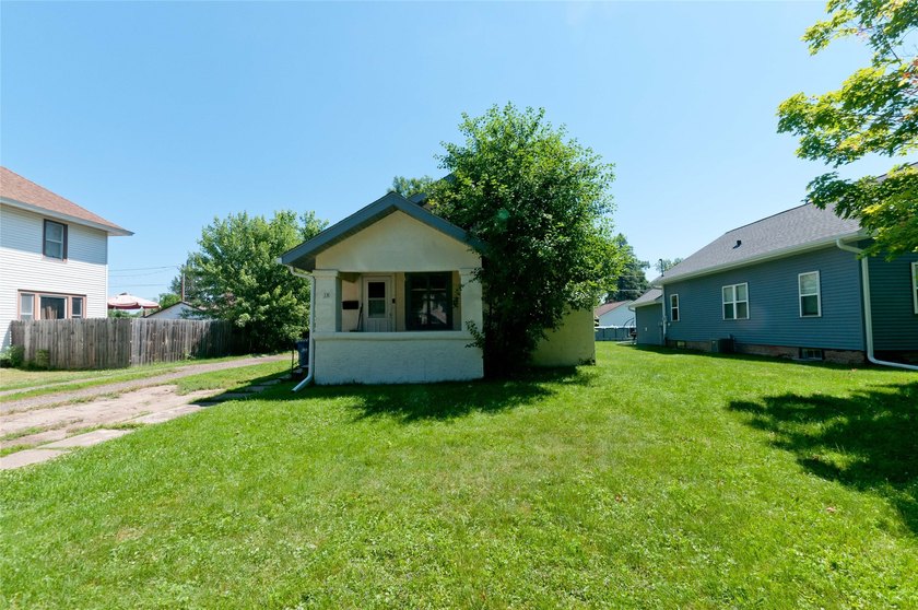 This charming 2 bedroom, 1 bath home is full of potential and - photo 2
