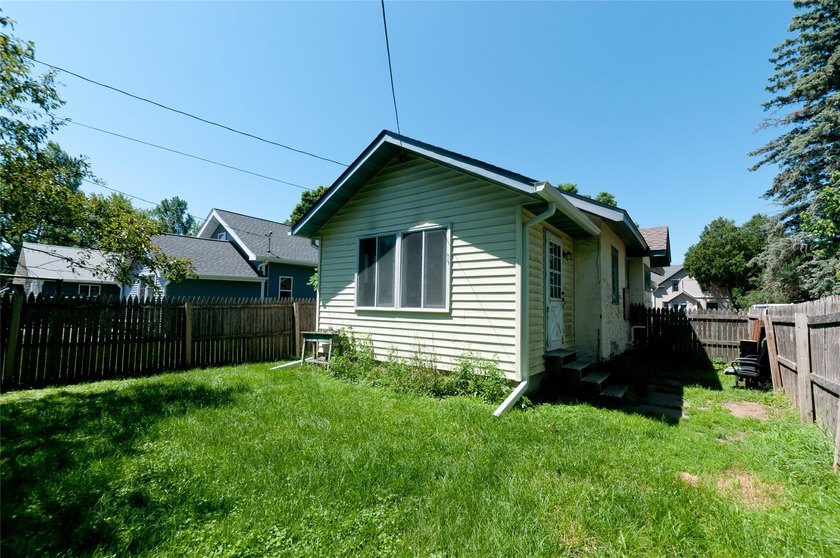 This charming 2 bedroom, 1 bath home is full of potential and - photo 6