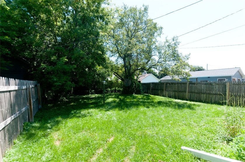 This charming 2 bedroom, 1 bath home is full of potential and - photo 7