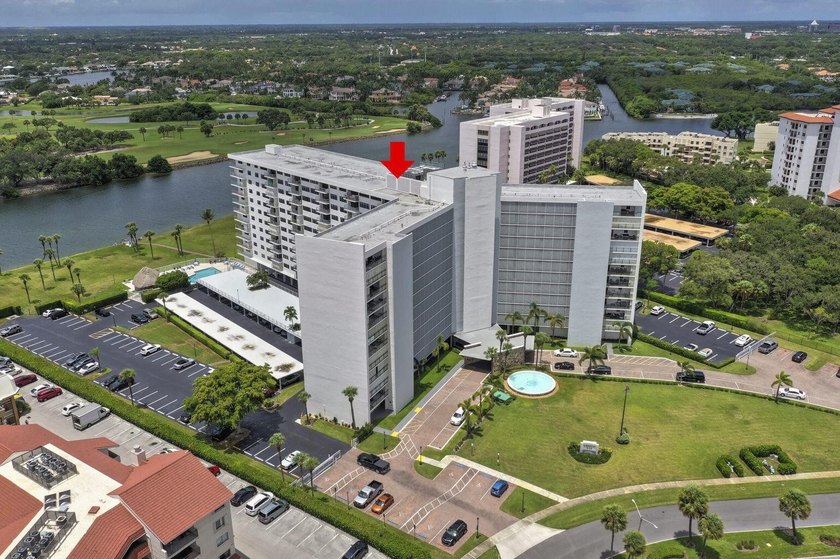 Brand new AC and HWH, 11/2025. Welcome to one of North Palm - photo 4