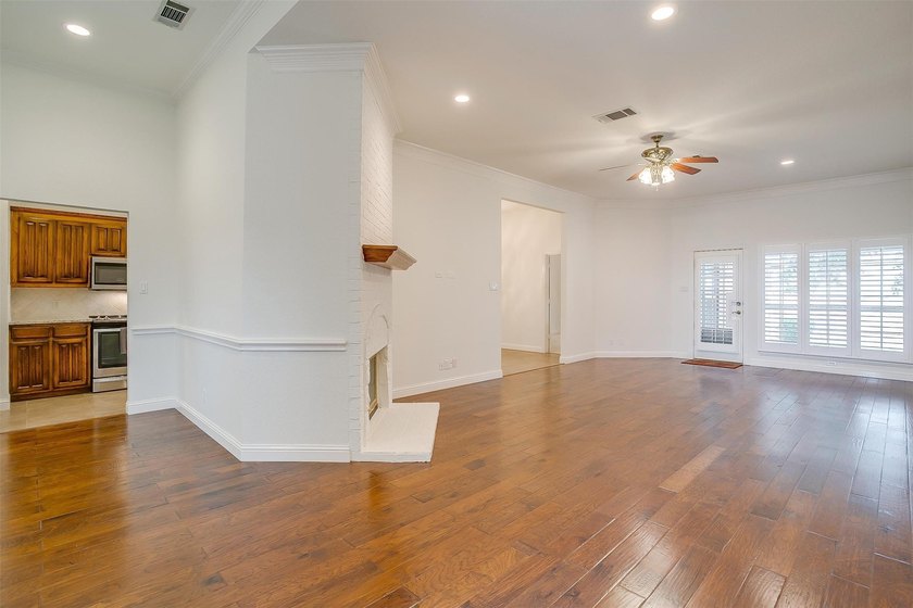 Elegant, landscaped and impeccably maintained Garden Home ready - photo 8