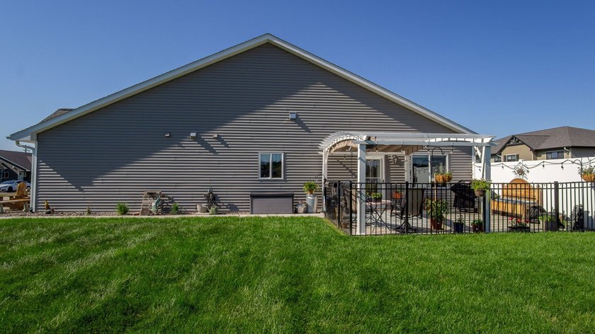 Enjoy easy, low-maintenance living in this nearly new twin home - photo 8