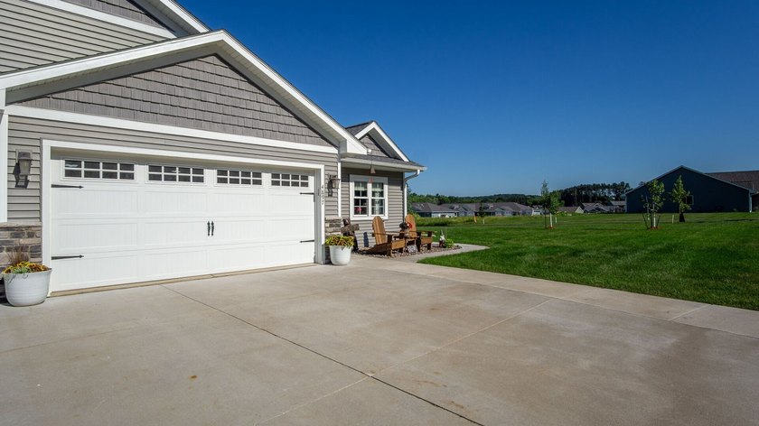 Enjoy easy, low-maintenance living in this nearly new twin home - photo 10
