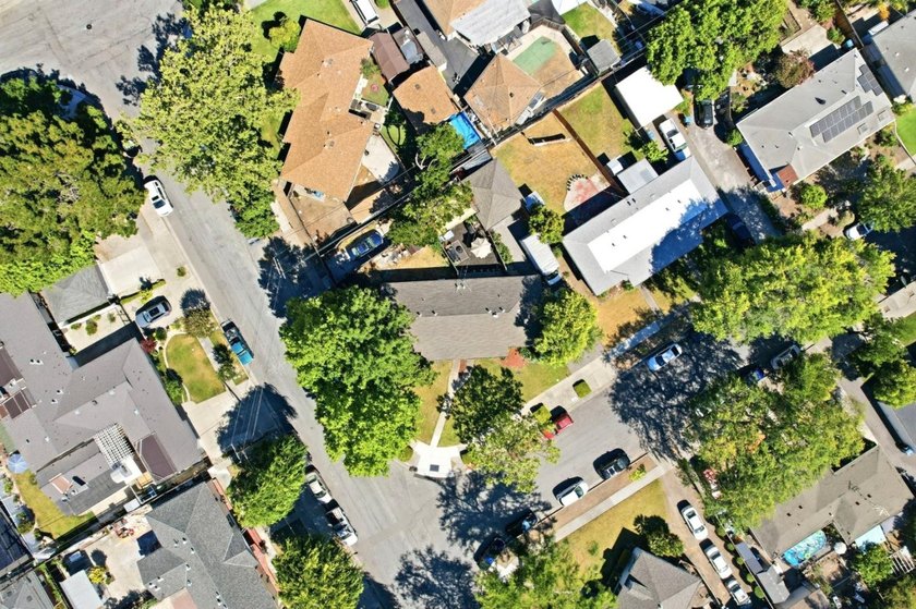 This property s a golden opportunity for investors or anyone - photo 21