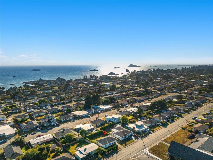 Coastal charm meets modern comfort in this beautifully renovated - photo 27