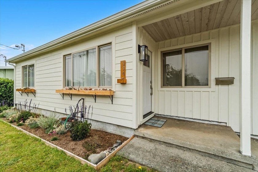 Coastal charm meets modern comfort in this beautifully renovated - photo 28