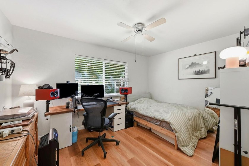 This property s a golden opportunity for investors or anyone - photo 45