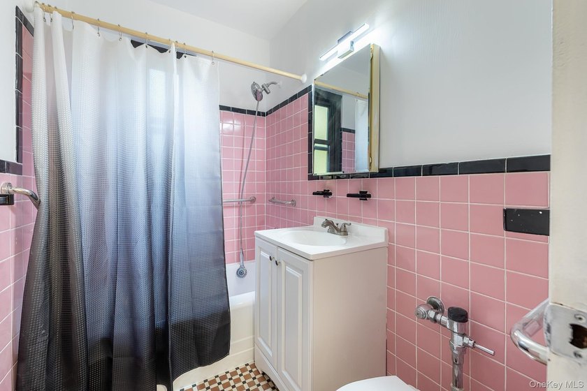 Rarely available 2 bedroom conveniently locate at the Mutal in - photo 20