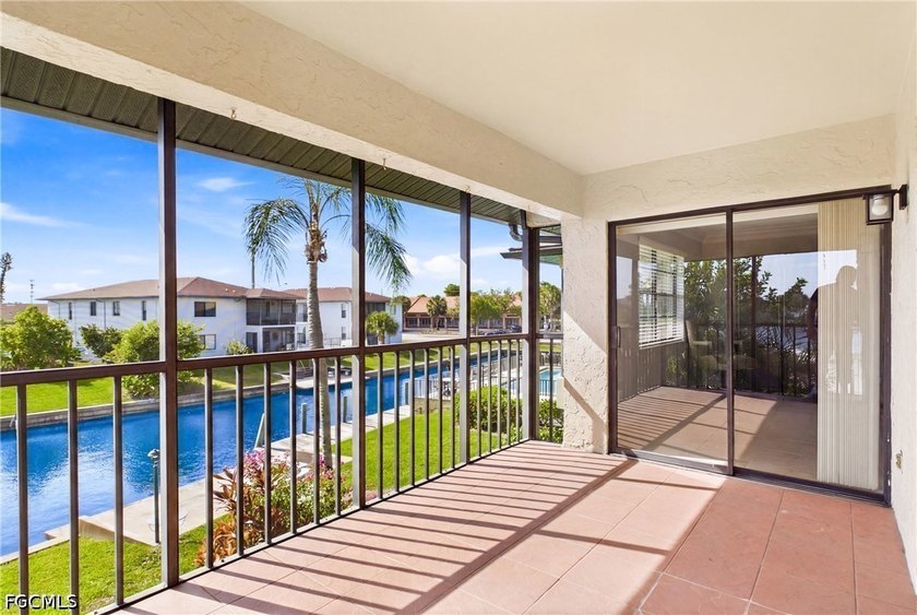 WATERFRONT PARADISE - PRICED TO SELL! Experience the ultimate - photo 23