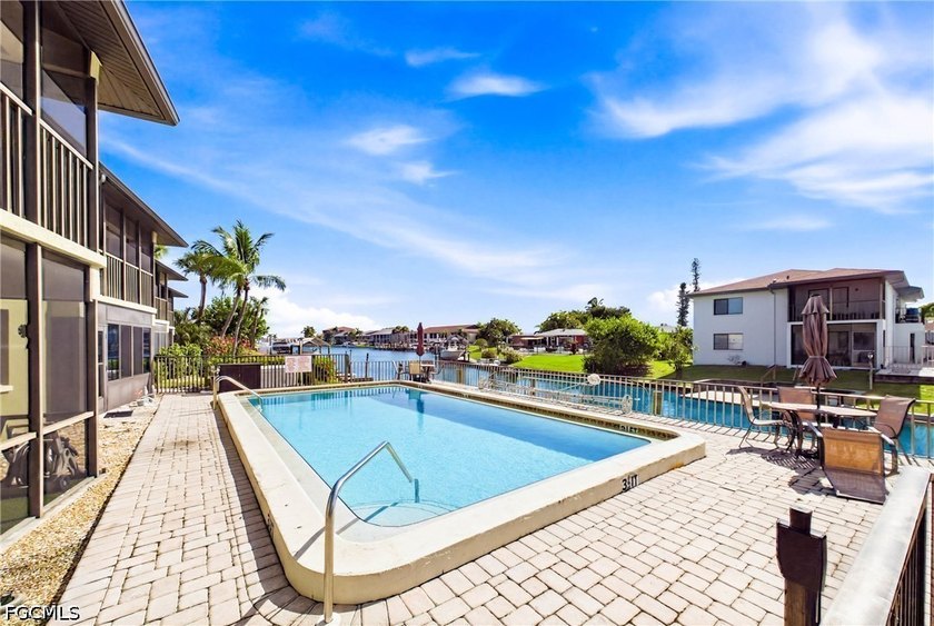 WATERFRONT PARADISE - PRICED TO SELL! Experience the ultimate - photo 32