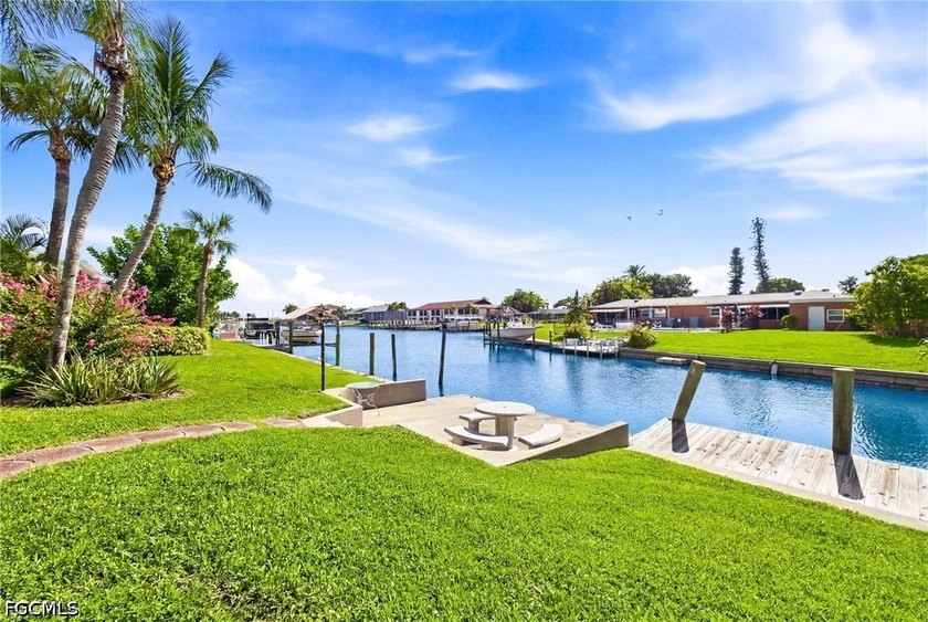 WATERFRONT PARADISE - PRICED TO SELL! Experience the ultimate - photo 33