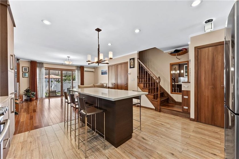 DAILY PRIVATE SHOWINGS. A masterful blend of refined design - photo 5