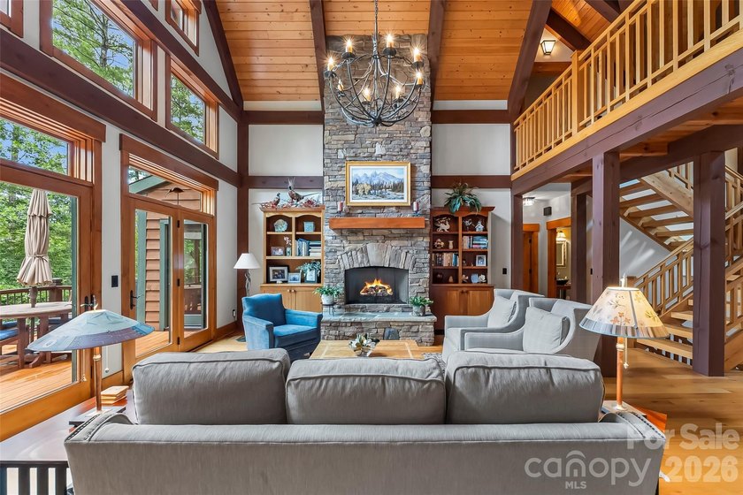 Exceptional Arts &amp; Crafts lakefront retreat showcasing superior - photo 5