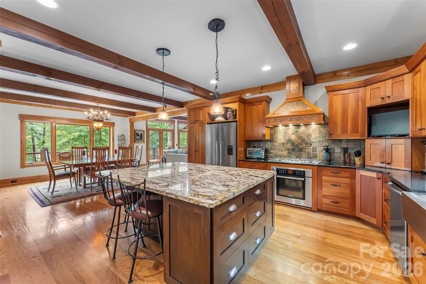 Exceptional Arts &amp; Crafts lakefront retreat showcasing superior - photo 10