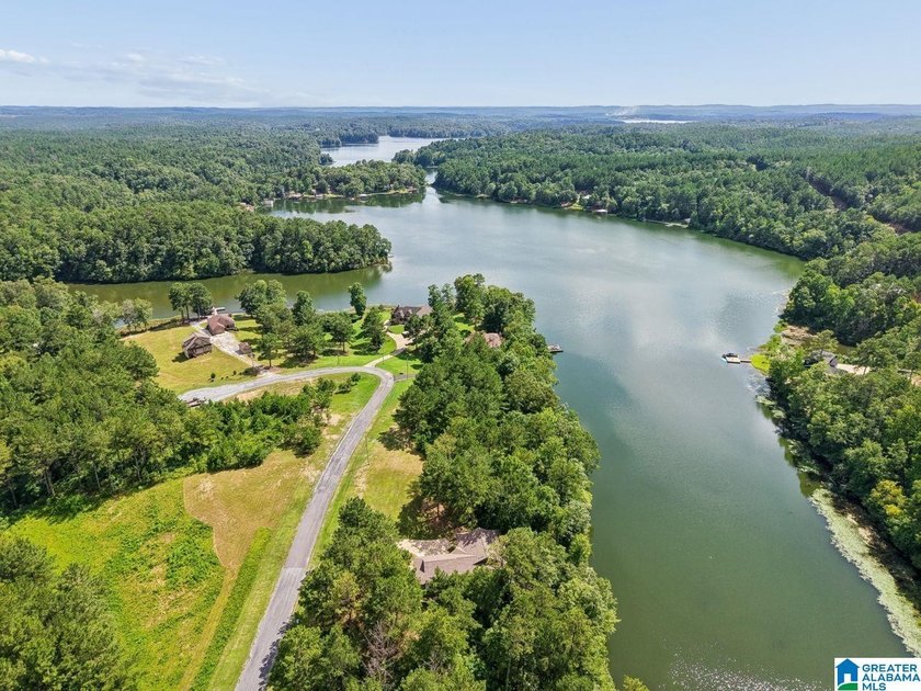 Welcome to 290 Paint Creek Overlook in the gated Waterford at - photo 11