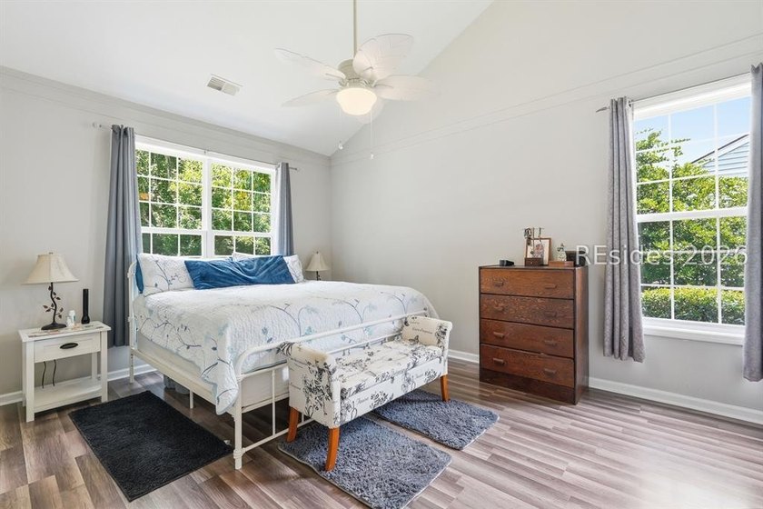 Welcome home to this meticulously maintained, move-in ready - photo 15