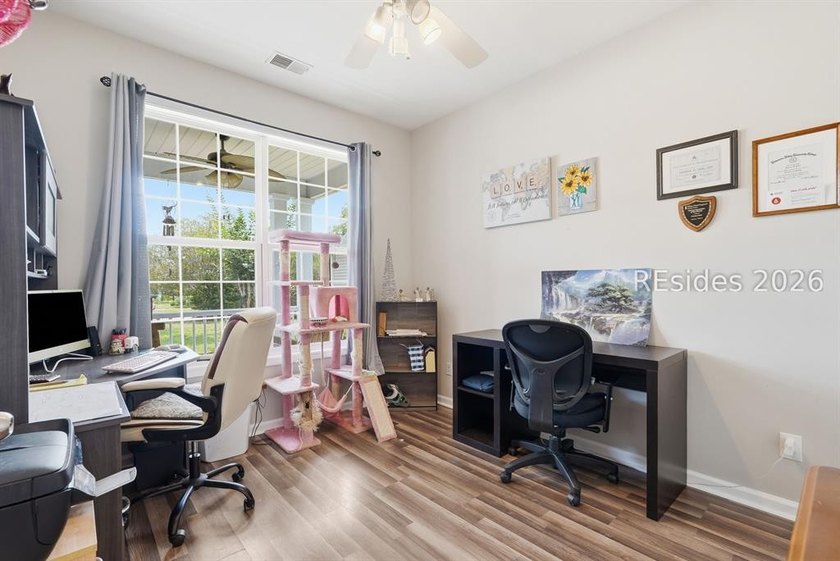 Welcome home to this meticulously maintained, move-in ready - photo 23