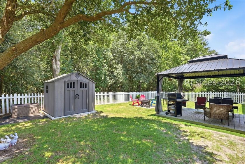 Welcome home to this meticulously maintained, move-in ready - photo 28