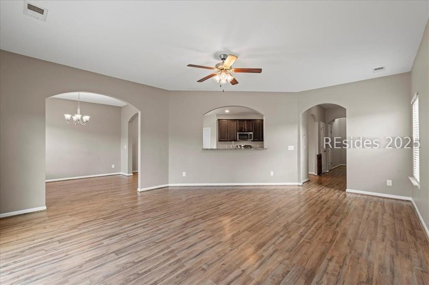 Stunning, move-in-ready 3-bedroom, 2.5-bath home in sought-after - photo 5