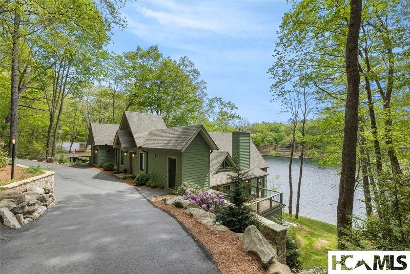 Fully reimagined lakefront on Lake Toxaway. The sellers - photo 2