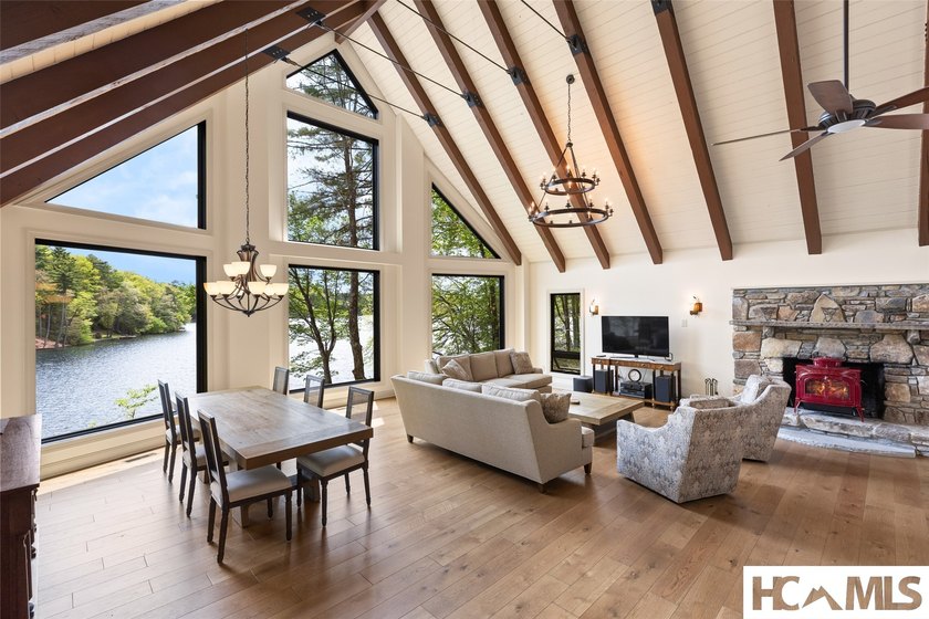 Fully reimagined lakefront on Lake Toxaway. The sellers - photo 3
