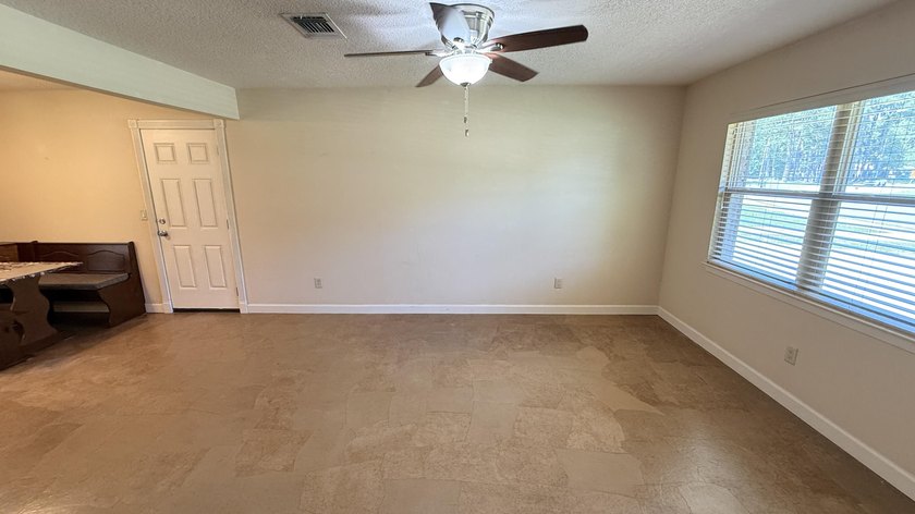 MOVE-IN-READY! 3BR/1.5BA Brick/Hardie Board home conveniently - photo 4