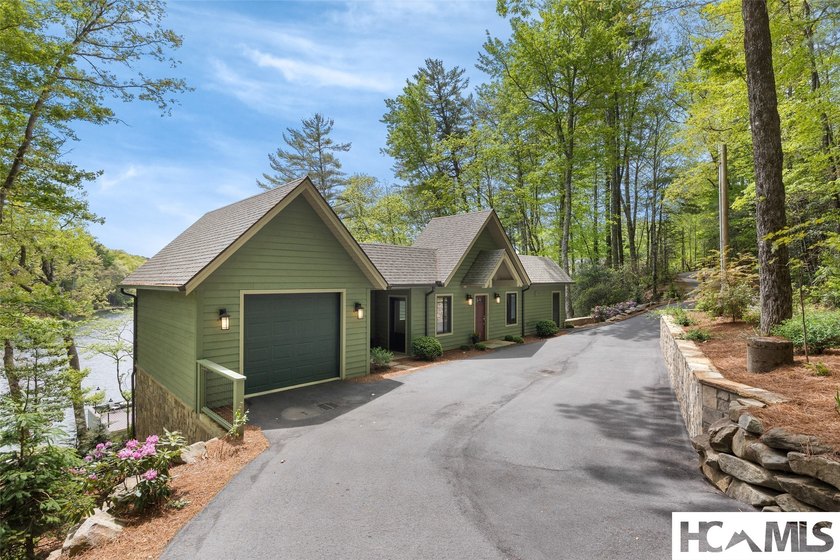 Fully reimagined lakefront on Lake Toxaway. The sellers - photo 4