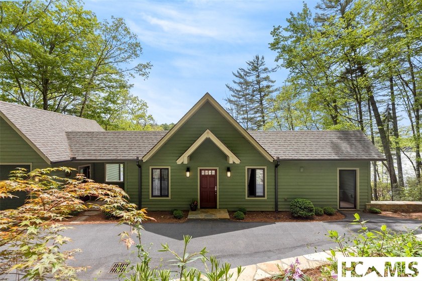 Fully reimagined lakefront on Lake Toxaway. The sellers - photo 7