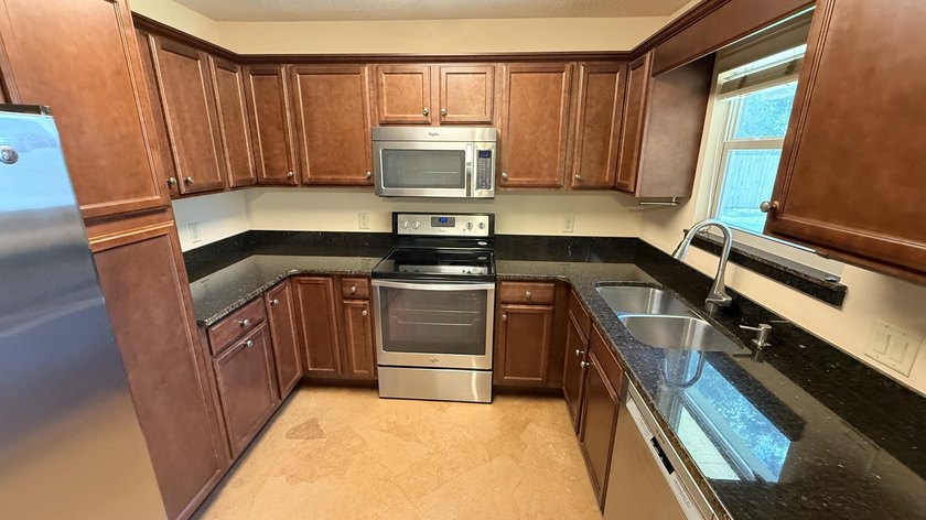MOVE-IN-READY! 3BR/1.5BA Brick/Hardie Board home conveniently - photo 8